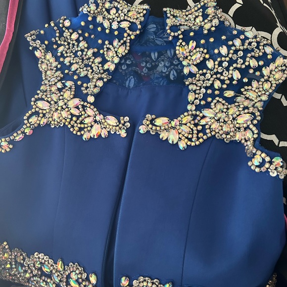 Gorgeous (Bright) Royal Blue Girls Pageant Gown! Size 8 girls, brand is DFG - Picture 2 of 3